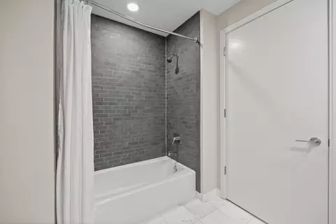 Bath - 60 E Monroe St #1602, Chicago, IL 60603 photo 3 of 5