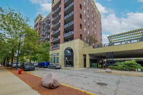 811 W 15th Pl #806, Chicago, IL 60608