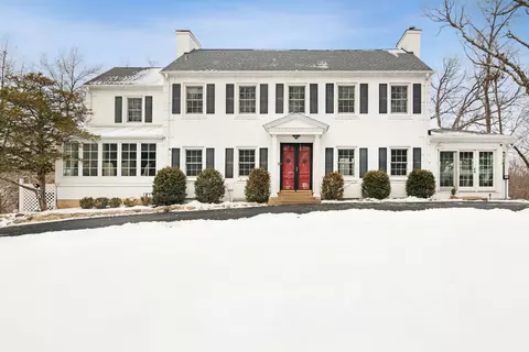 361 S Bateman Cir, Barrington Hills, IL 60010