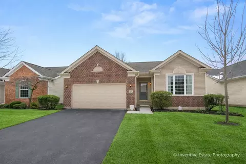 2595 Venetian Ln, Elgin, IL 60124