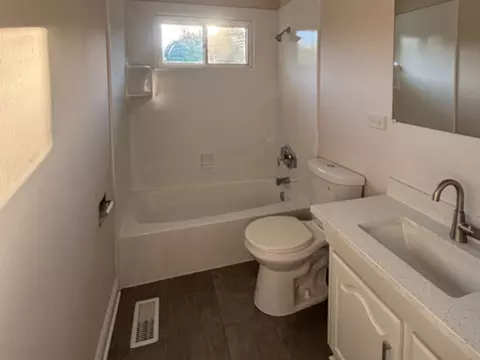 560 S 5th St, West Dundee, IL 60118 photo 8