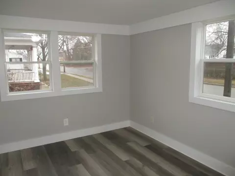 Living - 607 E Joliet St, Ottawa, IL 61350 photo 5 of 6