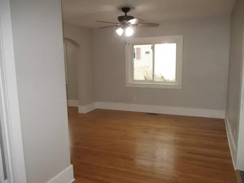 Living - 607 E Joliet St, Ottawa, IL 61350 photo 2 of 6