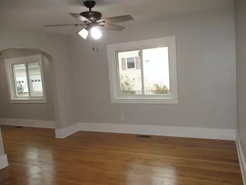 Living - 607 E Joliet St, Ottawa, IL 61350 photo 1 of 6