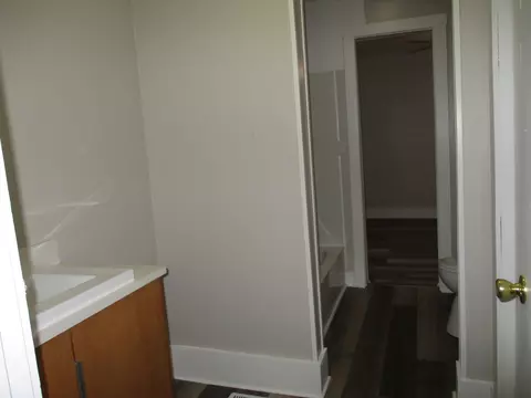 Bath - 607 E Joliet St, Ottawa, IL 61350 photo 5 of 5
