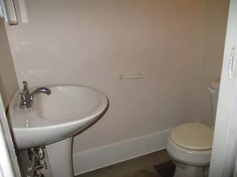 Bath - 607 E Joliet St, Ottawa, IL 61350 photo 1 of 5