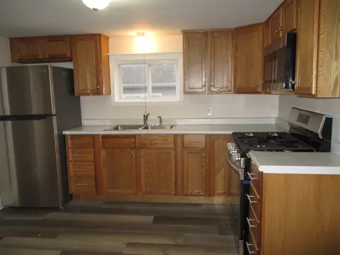 Kitchen - 607 E Joliet St, Ottawa, IL 61350 photo 2 of 3