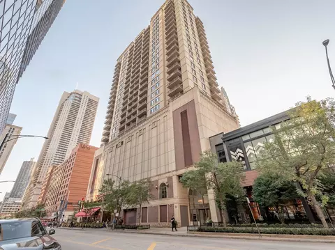 630 N State St #2204, Chicago, IL 60654