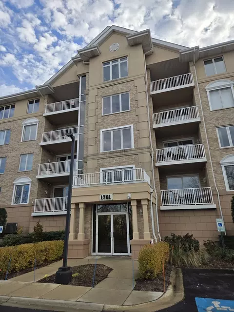 1761 Pavilion Way #501, Park Ridge, IL 60068