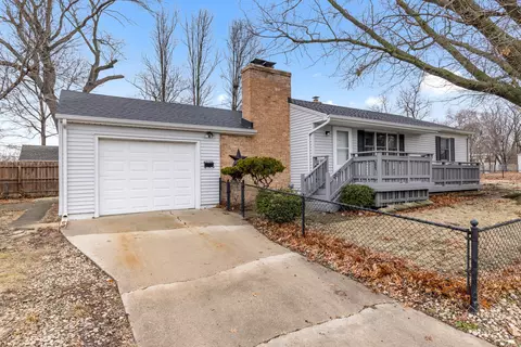 2820 Buckingham Dr, Rockford, IL 61107