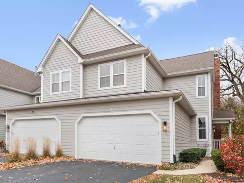 60 Tanglewood Dr #60, Glen Ellyn, IL 60137
