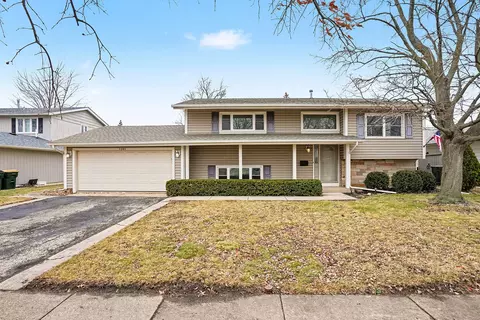 1205 Dover Ln, Elk Grove Village, IL 60007
