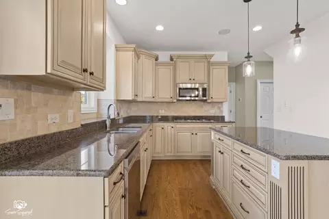 Kitchen - 16432 S Harmon Ln, Plainfield, IL 60586 photo 3 of 5