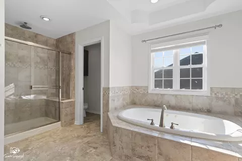 Bath - 16432 S Harmon Ln, Plainfield, IL 60586 photo 2 of 3