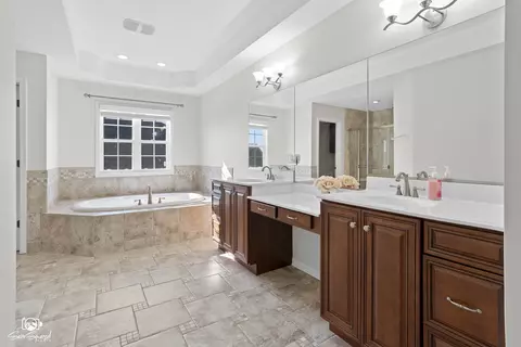 Bath - 16432 S Harmon Ln, Plainfield, IL 60586 photo 1 of 3