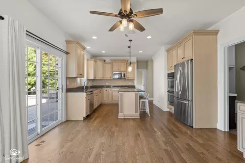 Kitchen - 16432 S Harmon Ln, Plainfield, IL 60586 photo 4 of 5