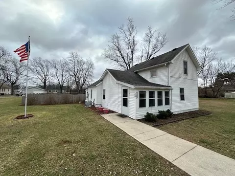 106 Seneca St, Essex, IL 60935