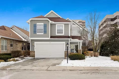 1107 Essex Dr, Oakbrook Terrace, IL 60181