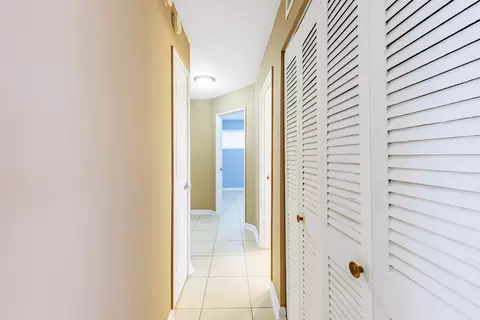 Entry Way - 15435 Hamlin Ave, Markham, IL 60428 photo 1 of 2