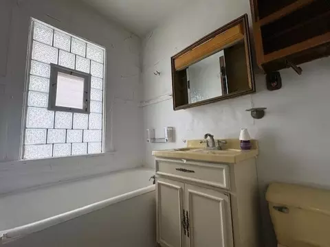 Bath - 10607 S May St, Chicago, IL 60643 photo 1 of 2