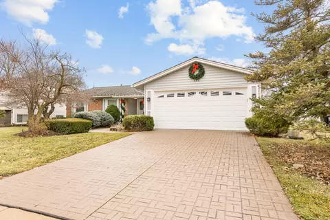 197 Smethwick Rd, Elk Grove Village, IL 60007