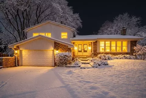 4018 Yorkshire Ct, Northbrook, IL 60062