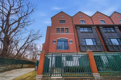 4323 W Peterson Ave, Chicago, IL 60646
