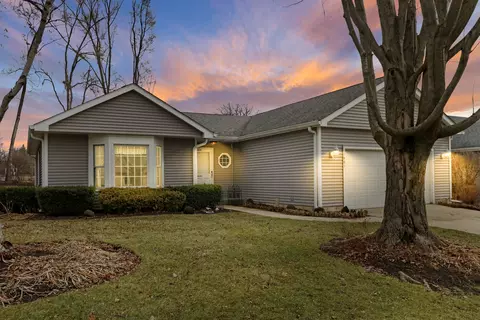 1608 N Leonard Ave, Mchenry, IL 60050