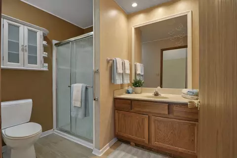 Bath - 1608 N Leonard Ave, Mchenry, IL 60050 photo 1 of 2