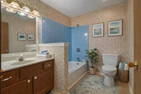 Bath - 1608 N Leonard Ave, Mchenry, IL 60050 photo 2 of 2