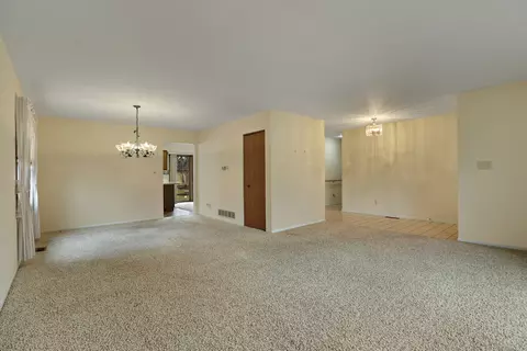 Living - 1608 N Leonard Ave, Mchenry, IL 60050 photo 3 of 7