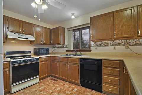 Kitchen - 1608 N Leonard Ave, Mchenry, IL 60050 photo 2 of 3
