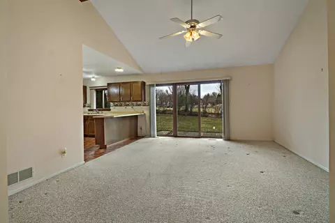 Living - 1608 N Leonard Ave, Mchenry, IL 60050 photo 6 of 7