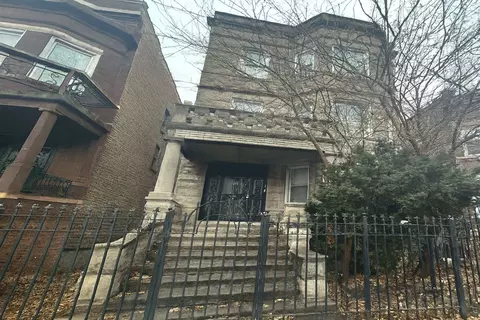 3944 W Gladys Ave, Chicago, IL 60624