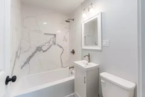 Bath - 1121 E 82nd Pl, Chicago, IL 60619 photo 1 of 2