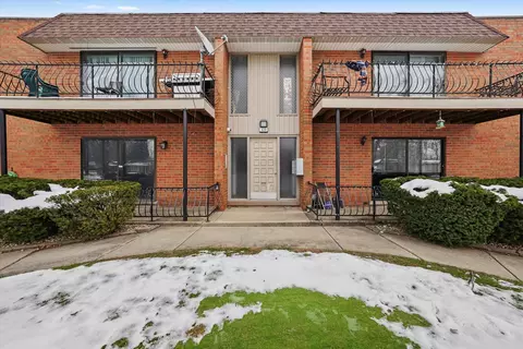 629 N Carroll Pkwy #208, Glenwood, IL 60425