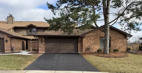 951 Brown Deer Dr, Westmont, IL 60559