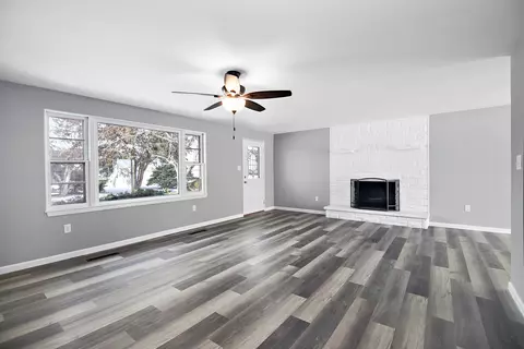 Living - 85 N 2750w Rd, Kankakee, IL 60901 photo 2 of 4