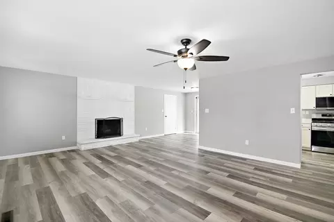 Living - 85 N 2750w Rd, Kankakee, IL 60901 photo 1 of 4