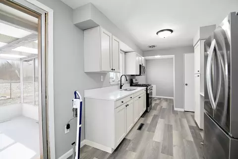 Kitchen - 85 N 2750w Rd, Kankakee, IL 60901 photo 2 of 3