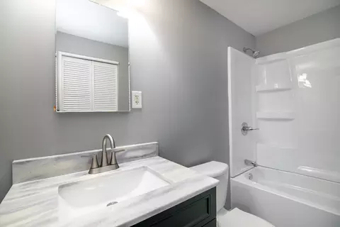 Bath - 85 N 2750w Rd, Kankakee, IL 60901 photo 1 of 3