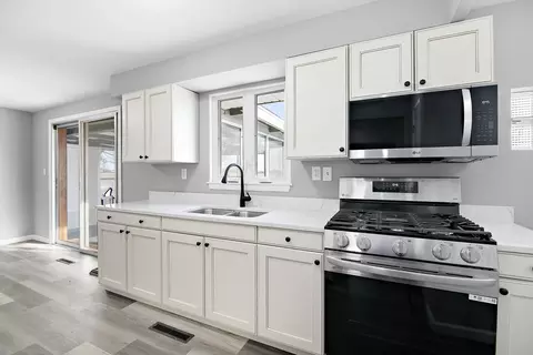 Kitchen - 85 N 2750w Rd, Kankakee, IL 60901 photo 1 of 3
