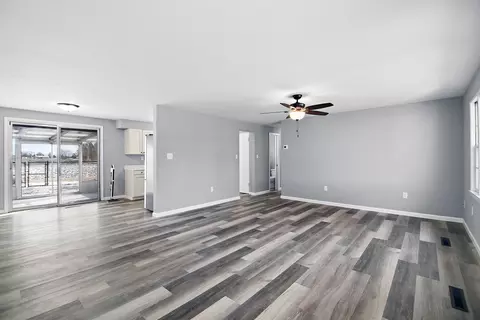 Living - 85 N 2750w Rd, Kankakee, IL 60901 photo 3 of 4