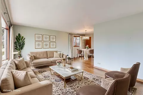 601 E Hackberry Ln, Mount Prospect, IL 60056 photo 2