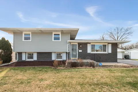 2809 Forest Ln, Lansing, IL 60438