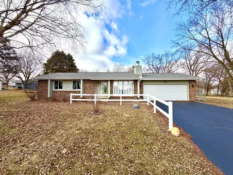 1211 Monroe St, Pecatonica, IL 61063