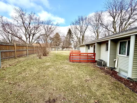 Exterior - 1211 Monroe St, Pecatonica, IL 61063 photo 3 of 4