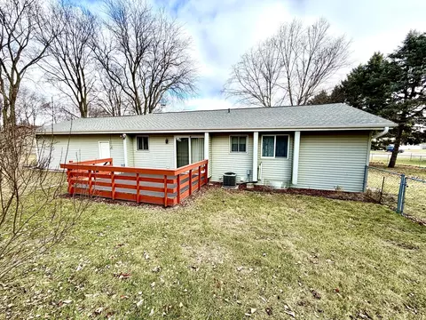 Exterior - 1211 Monroe St, Pecatonica, IL 61063 photo 2 of 4