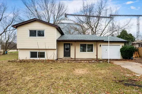 131 Bullard St, Poplar Grove, IL 61065