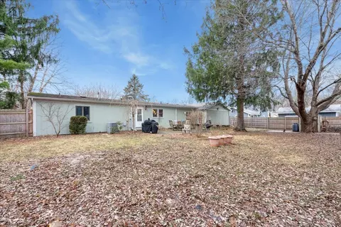 Exterior - 5220 Palm St, Mchenry, IL 60051 photo 3 of 6